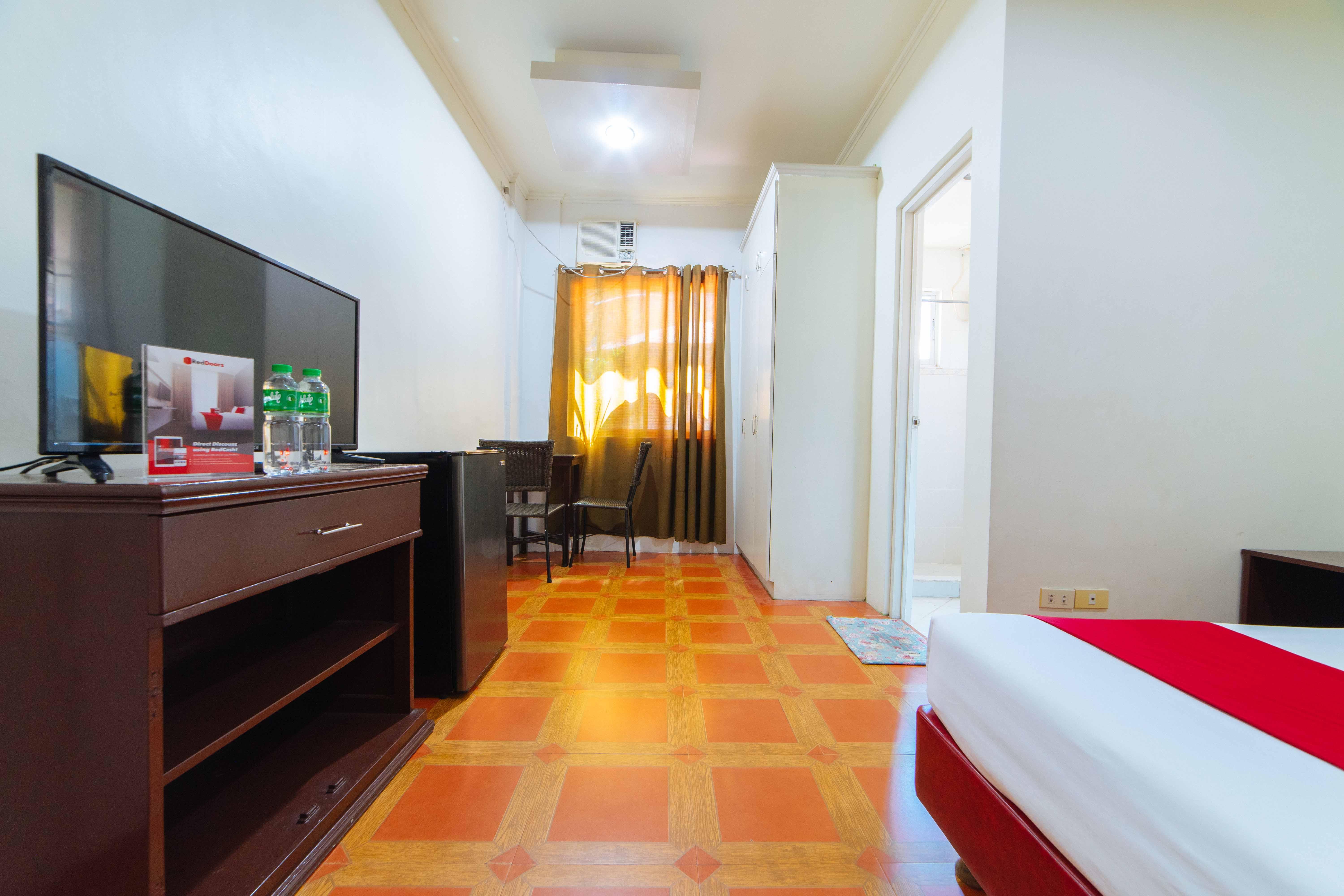 Reddoorz Near Walking Street Angeles City Exterior photo